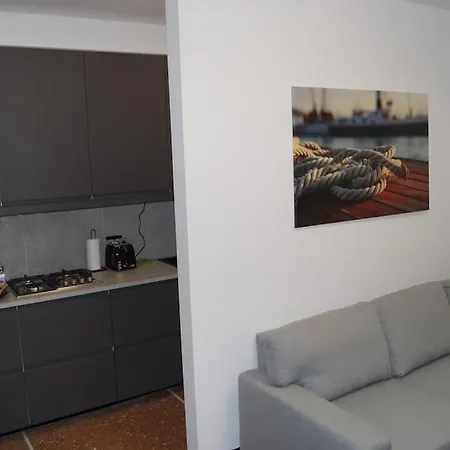 Casa Aurora アパート アルベンガ